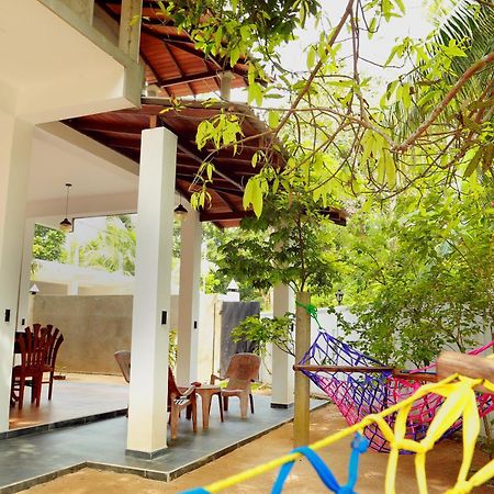 Midigama Holiday Inn Екстер'єр фото