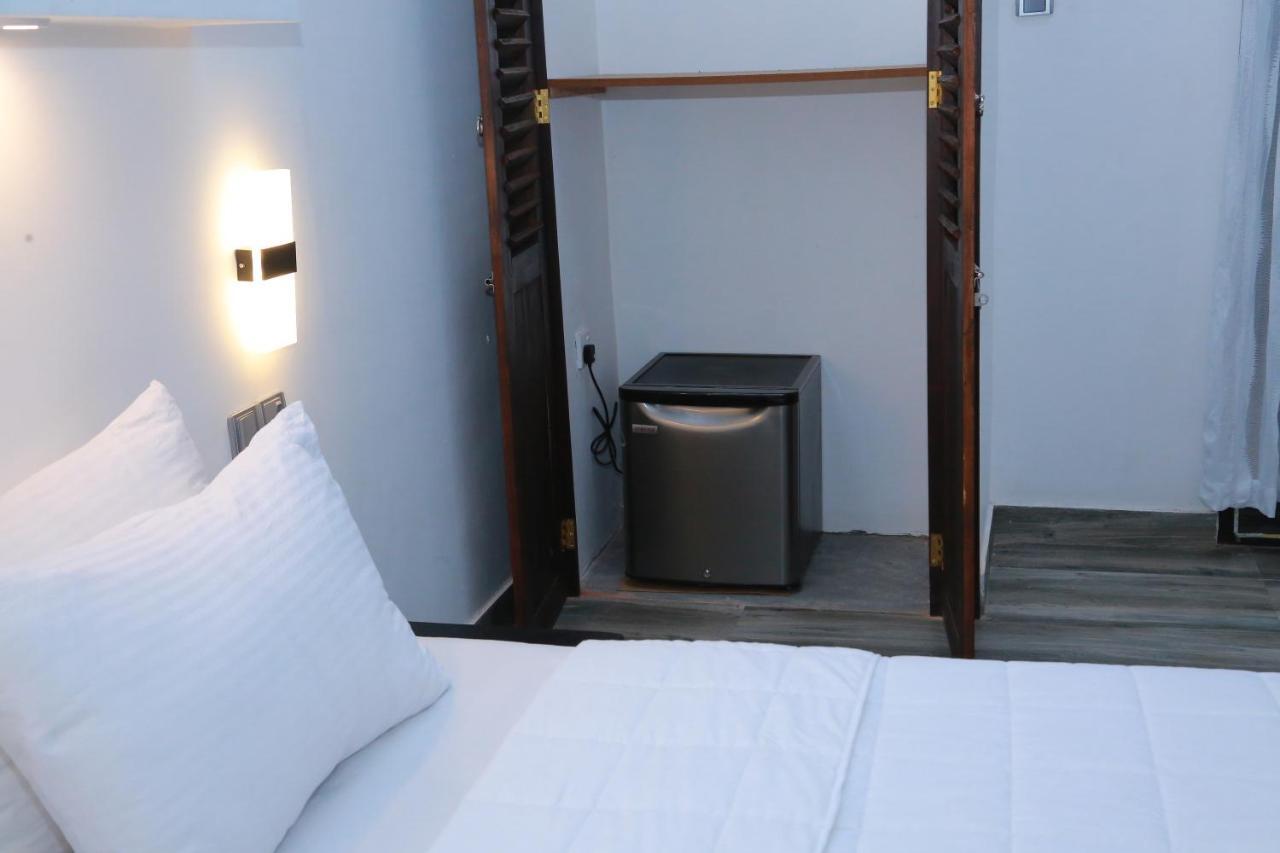 Midigama Holiday Inn Екстер'єр фото